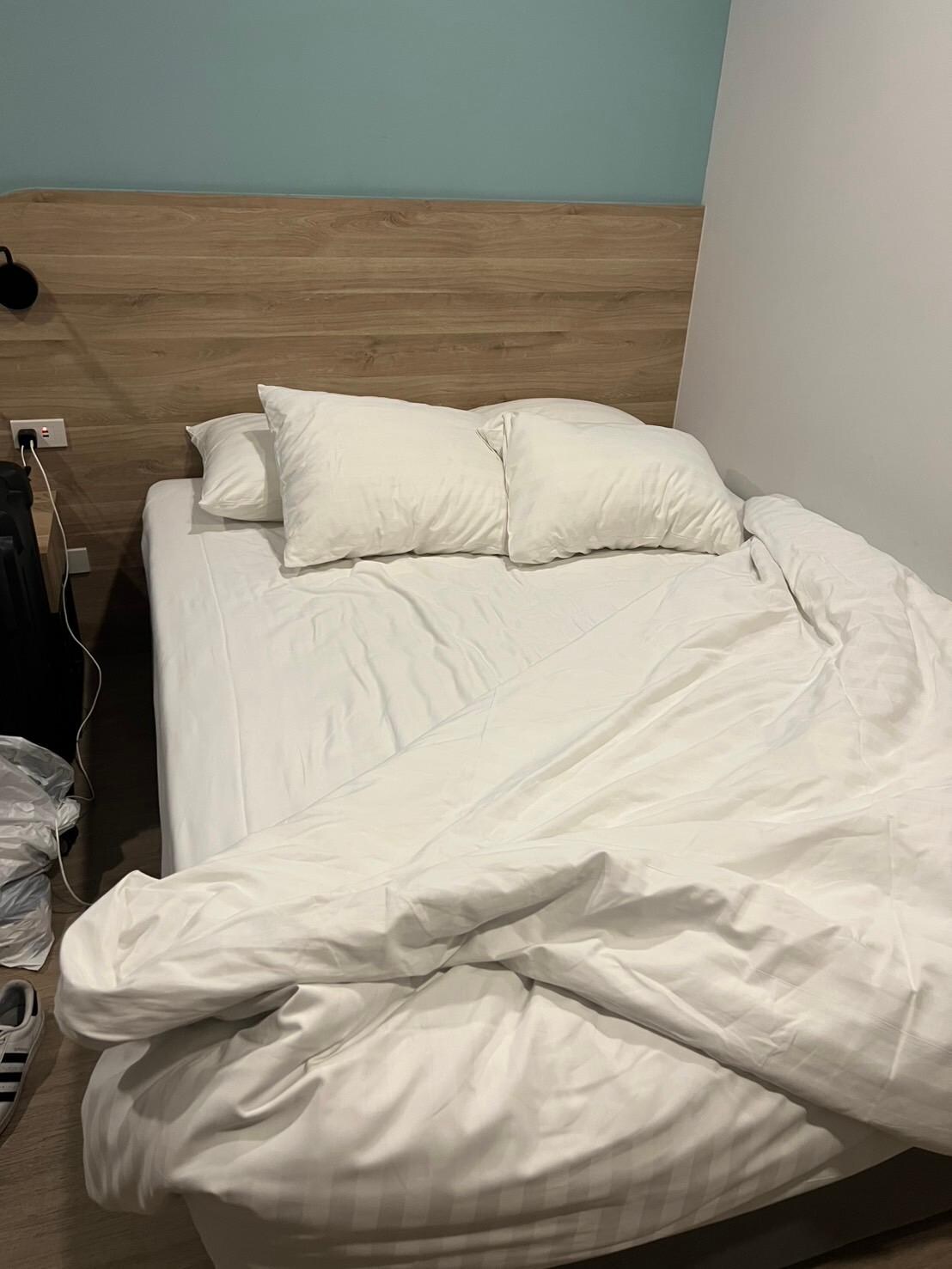起床時のベット。
ダブルサイズ。