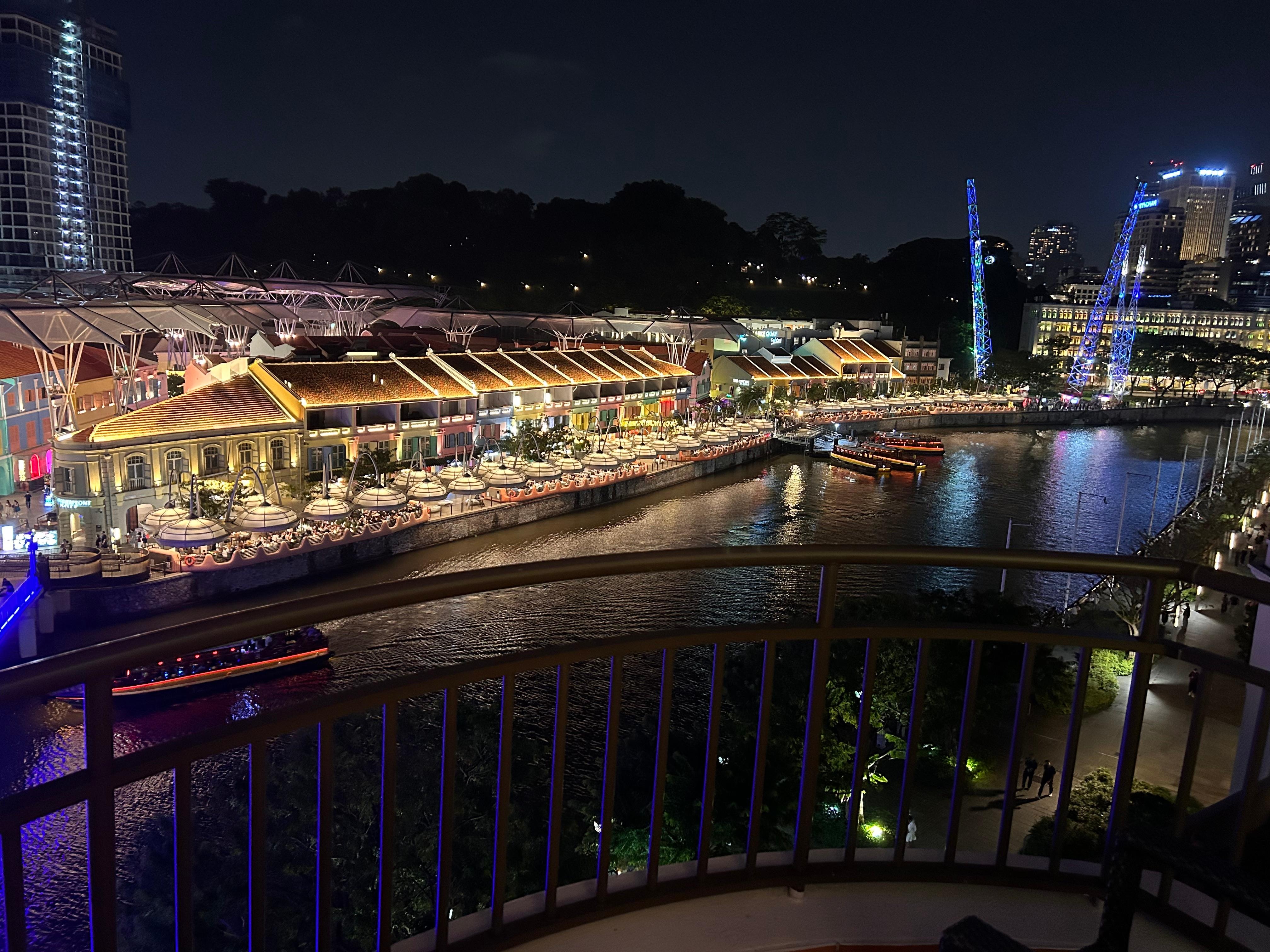 眺めは良いが、騒々しい