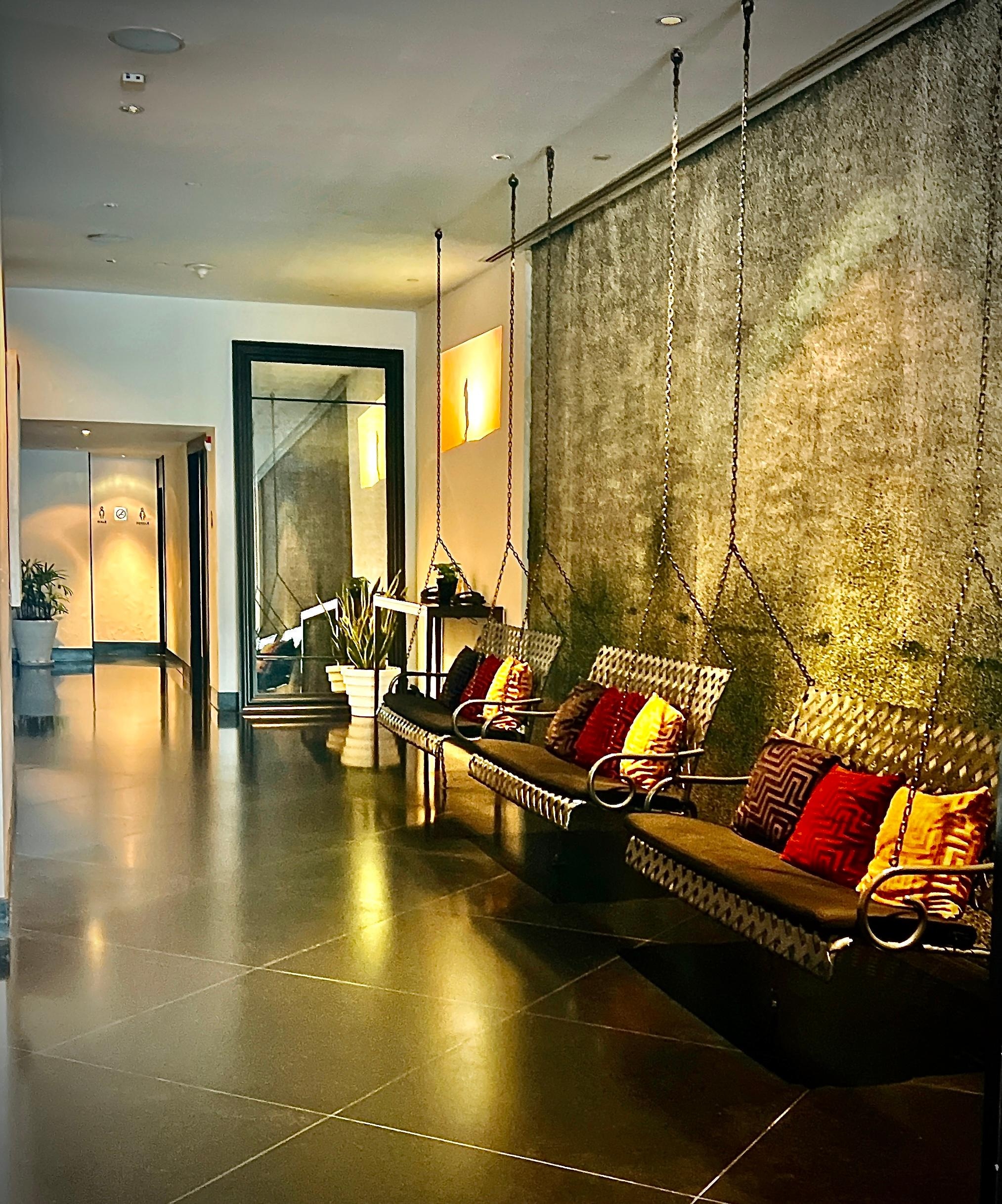 電梯旁轉角休息區