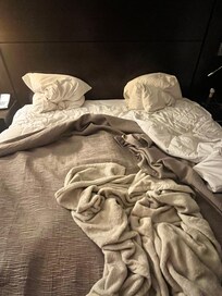 THIS PILLOWS COLLAPSE AT THE SOUND OF A HEAD COMING TOWARDS THEM