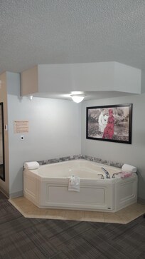 The jet tub worked great and was very relaxing!