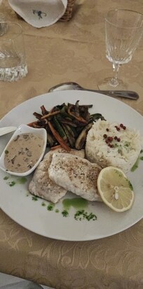 Le dîner copieux et bon