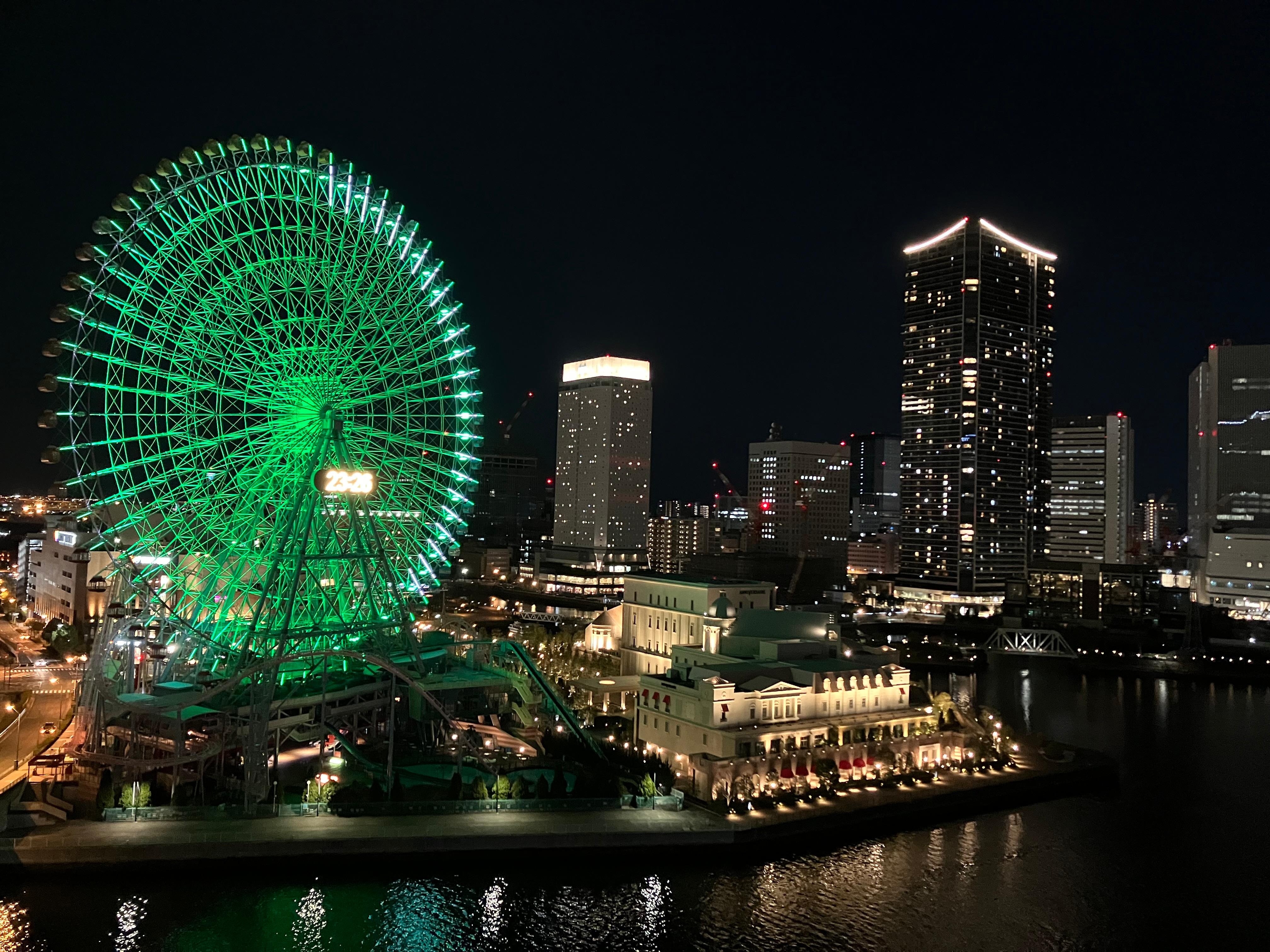 발코니에서 찍은 야경 