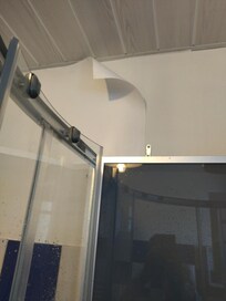 revêtement mural de la salle de bain
a noter que les WC sont dans cette pièce donc pas indépendant