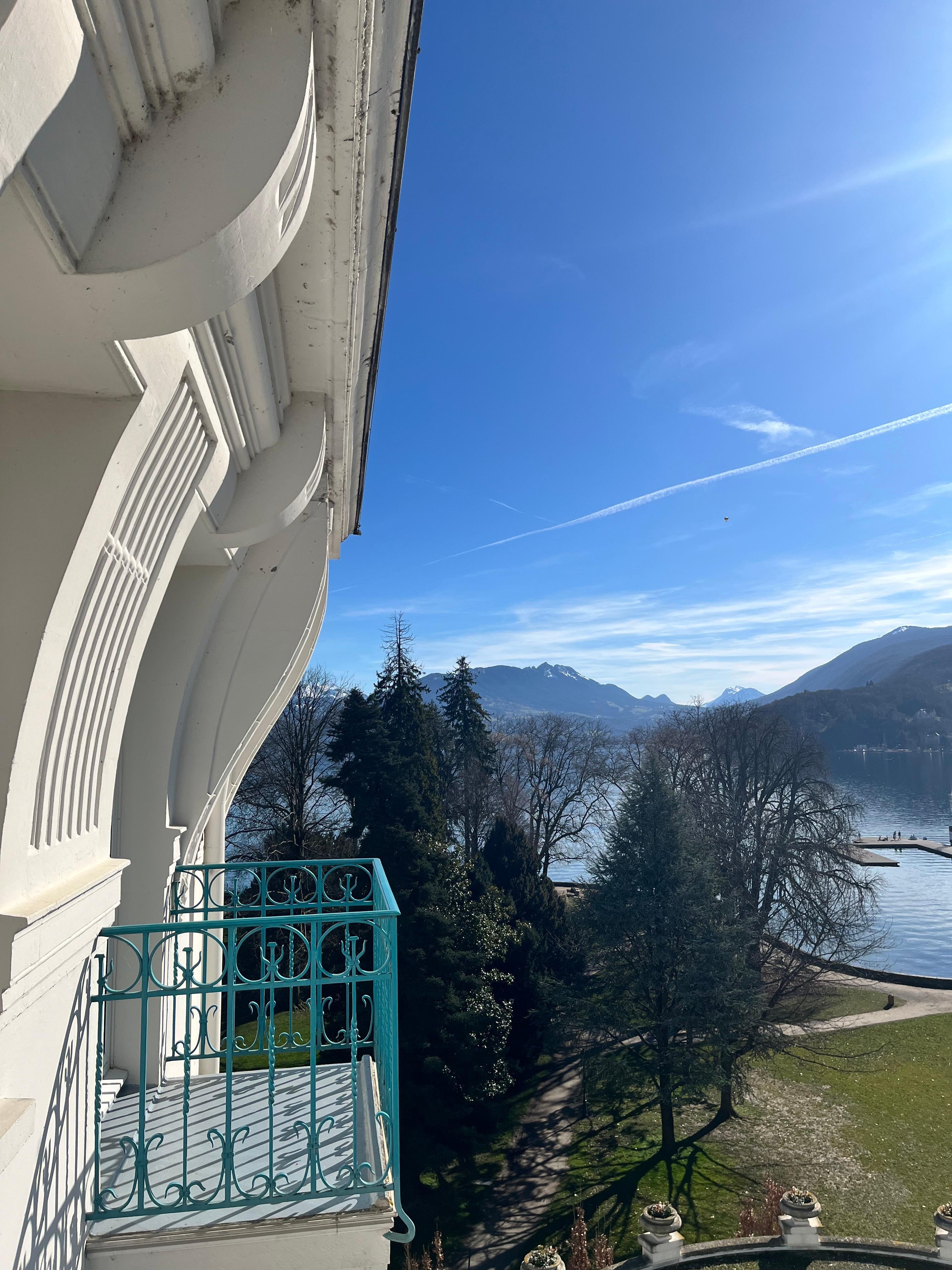 Privilege Queen room, oblique view of Annecy lac. 