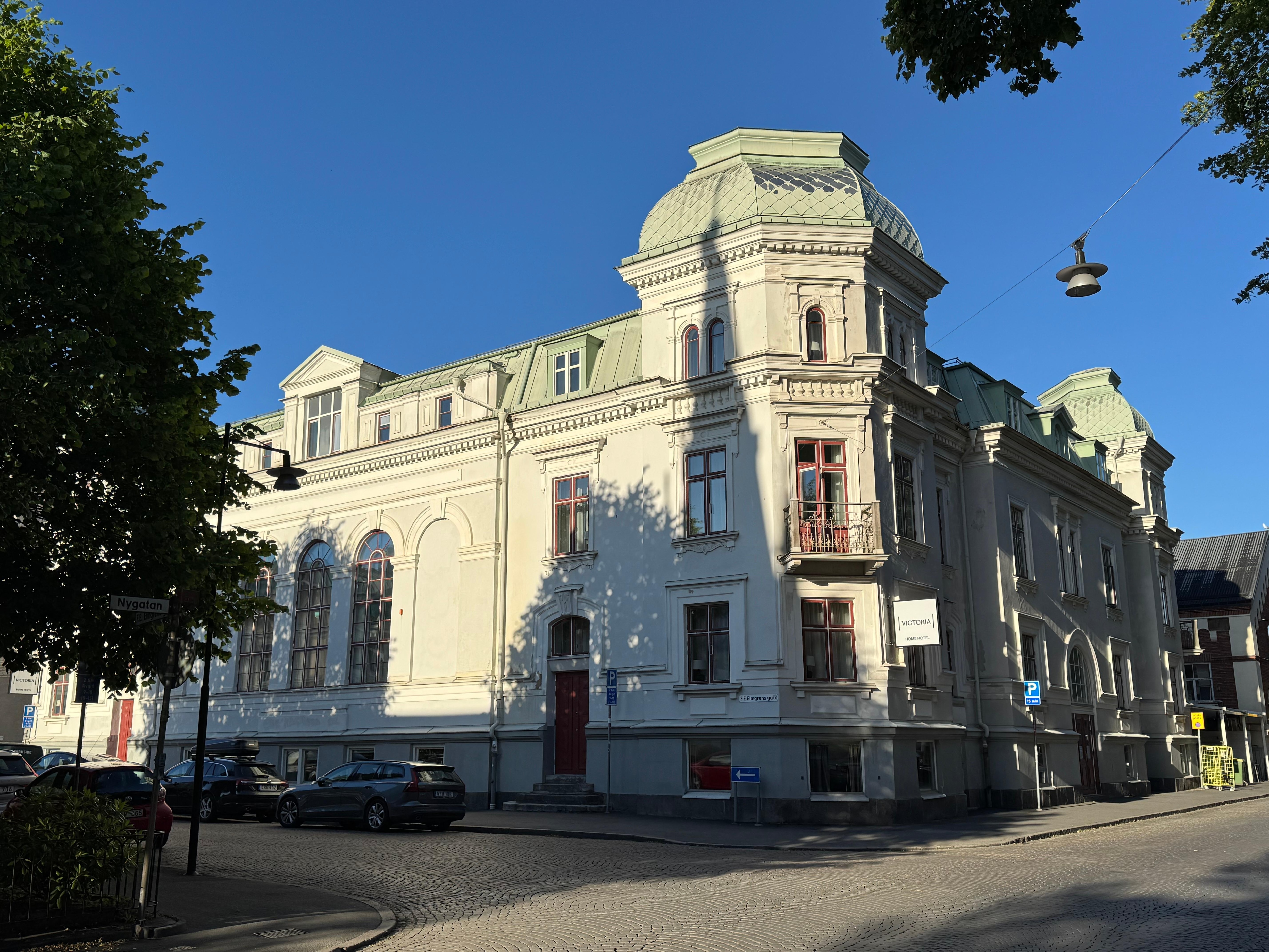 Outside view of hotel.