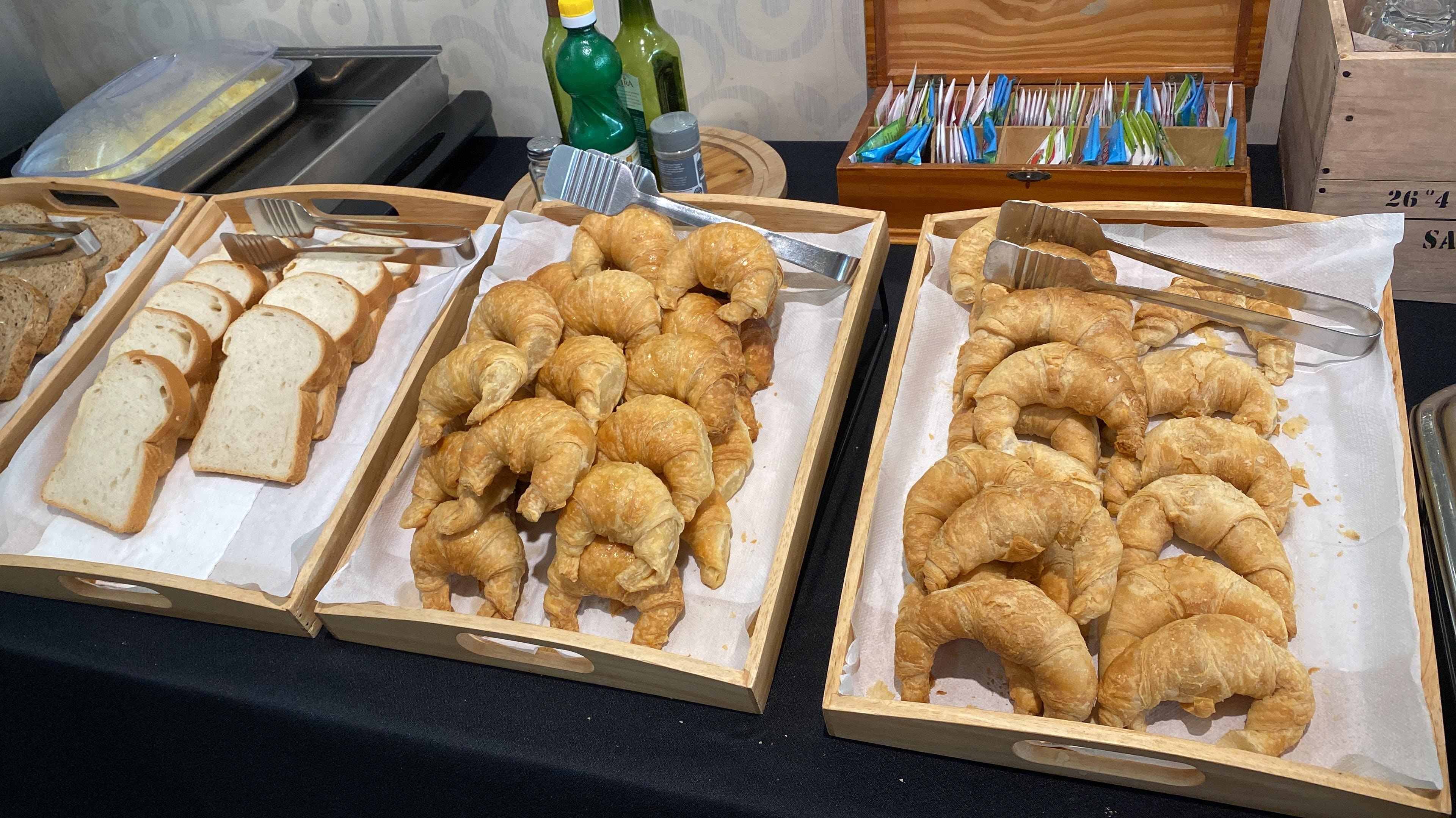 Riquísimas y no logre tomar fotos de las otras masitas dulces que habia ni de las frutas