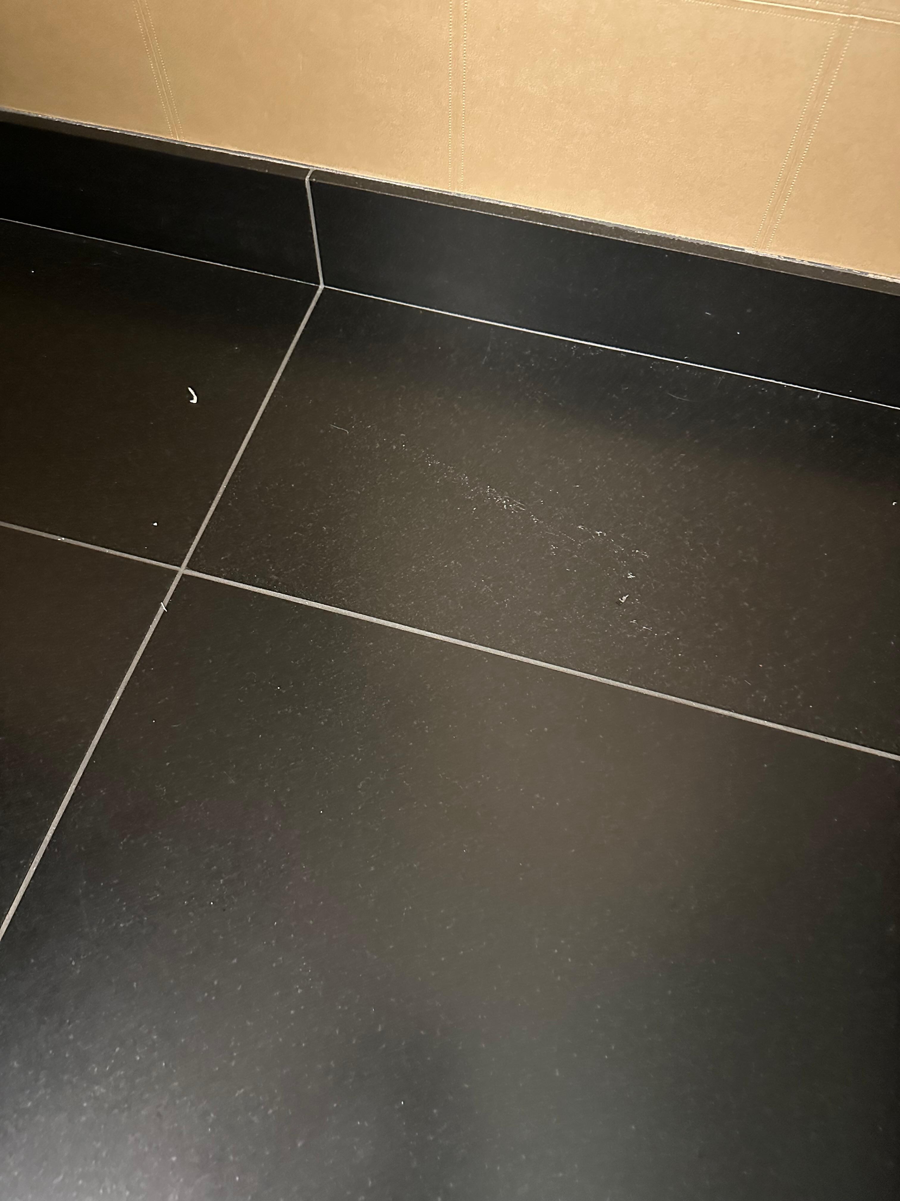 Days passed after we complained about cleaning and this wasn’t clean. It shows how superficial the cleaning is