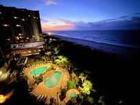 Balcony pool view!😍