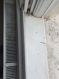 Schmutzige Fensterbank