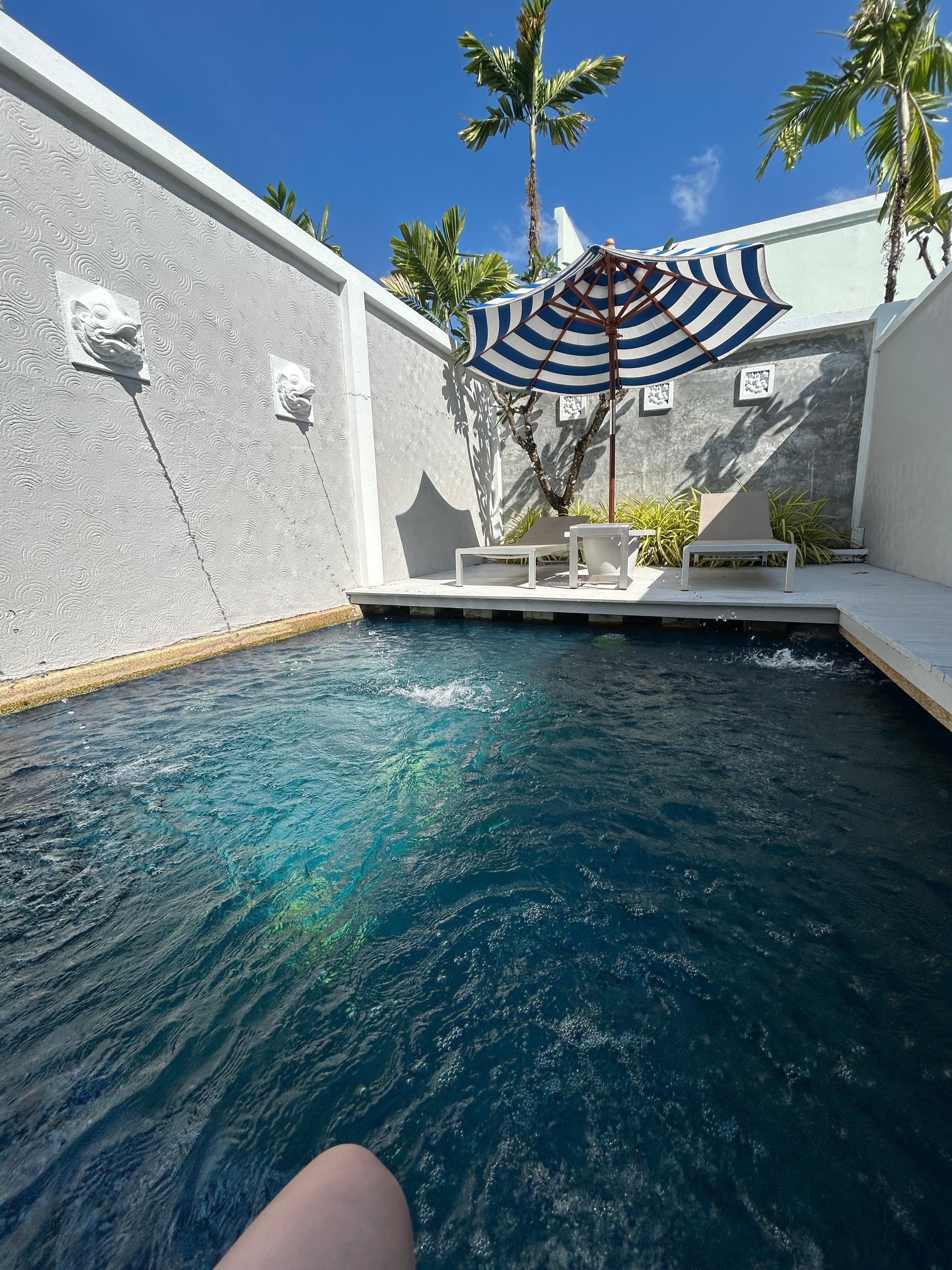 Private pool suites
