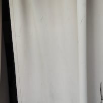 Cortinas rotas y sucias