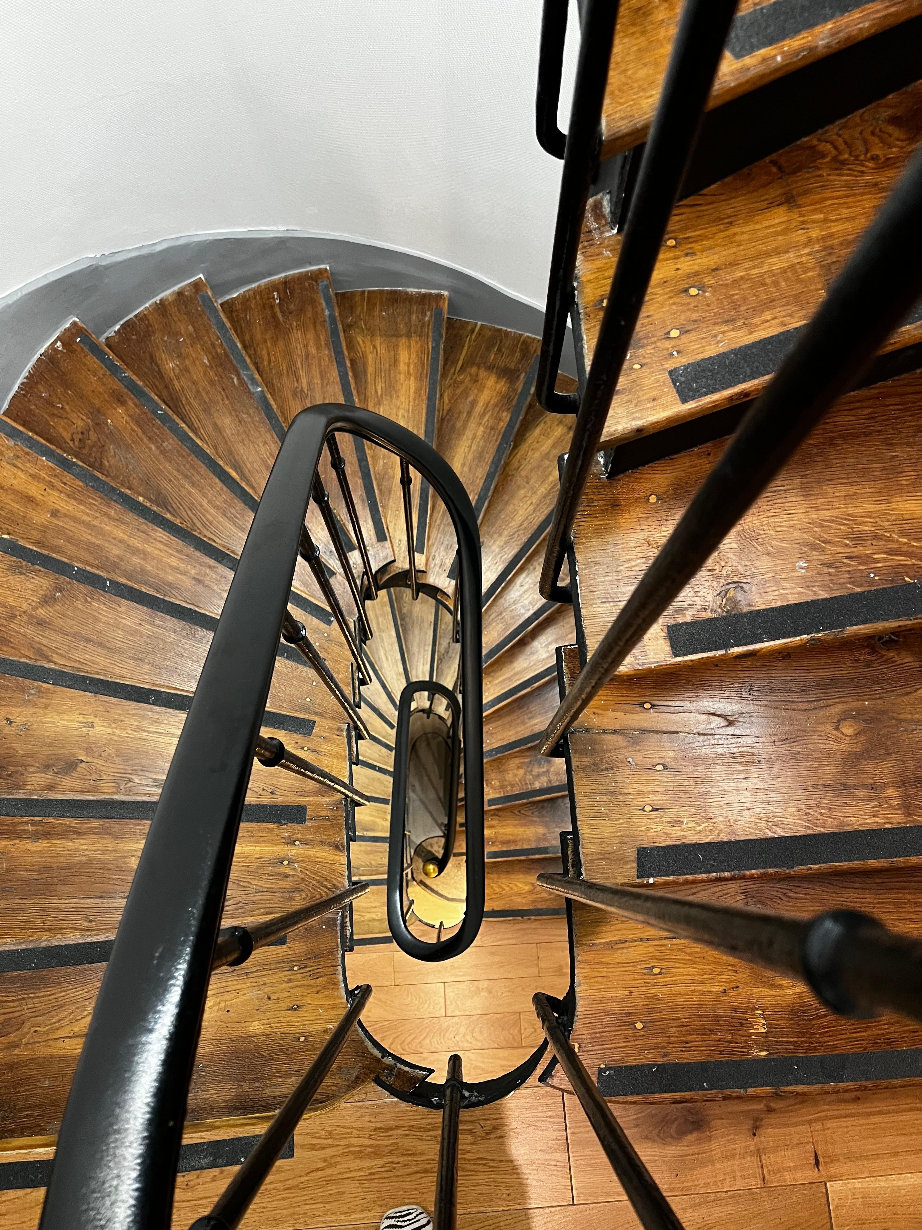 エレベーターが1機なので、荷物がないときは階段を使いました