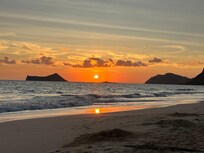 Sunrise in Waimānalo beach