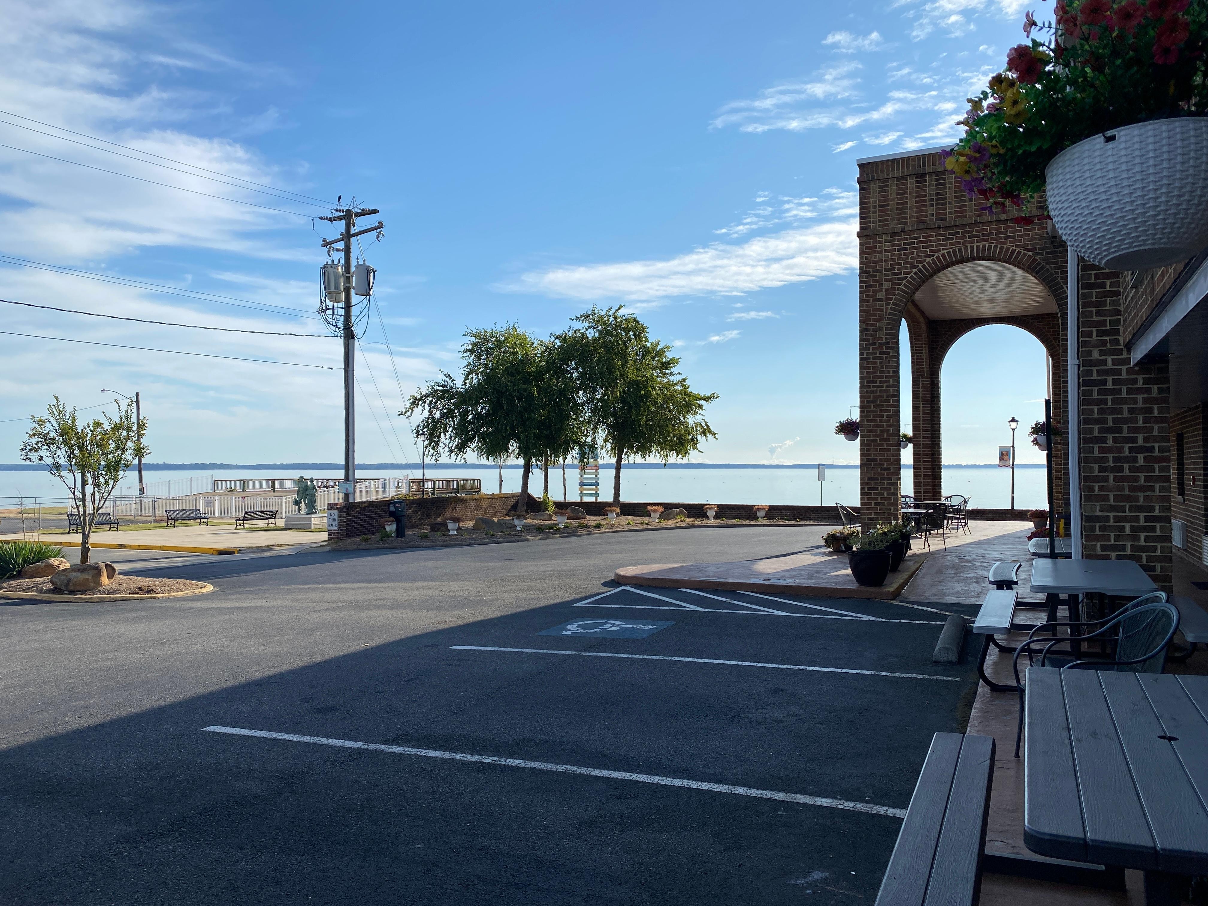 If you arrive in the dark, you’ll be pleasantly surprised by this gorgeous view!