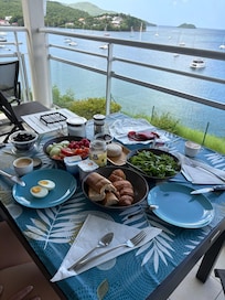 I love my long breakfasts.