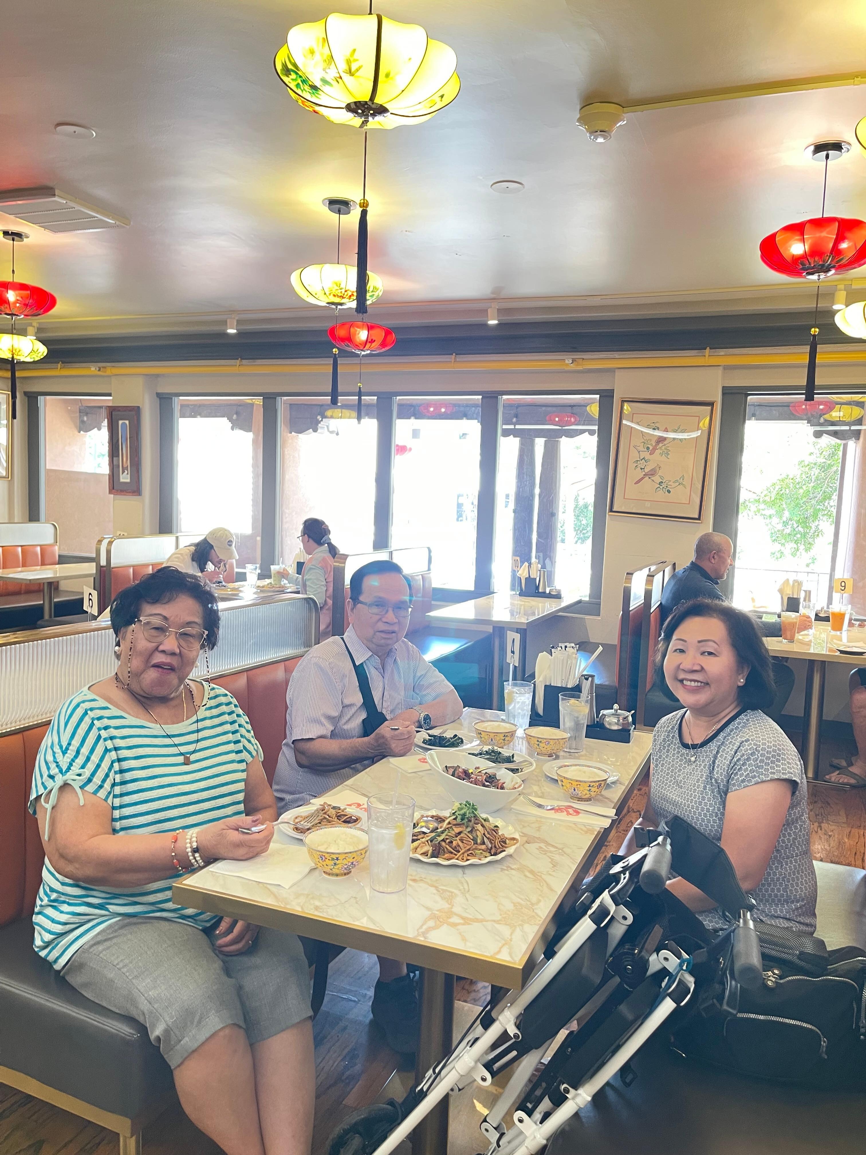 Zeng Chinese Restaurant beside El Sendero Inn
