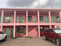 Stairs only to 2nd floor