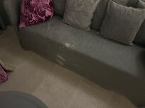 Fleckiges Sofa