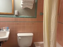 Not even 1970s look. I am an old timer. If this tiny bathroom was updated anytime later than 1959, I would be surprised. Seriously.