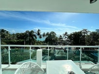 Vista desde el balcón del apartamento con vista al mar