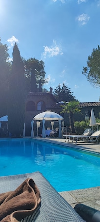 Am Pool, die Pavillons sind echt toll