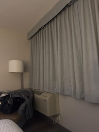 Black out blinds, self-explanatory heater, air conditioner, wifi, bedding is fresh, pillows fluffed