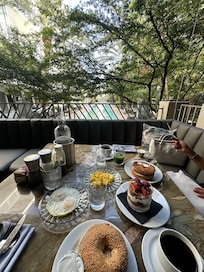 Café da manhã pago à parte