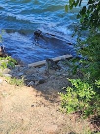 O ky access to lake and we were told we had access spent $$$$ on kake toys ,couldn't use