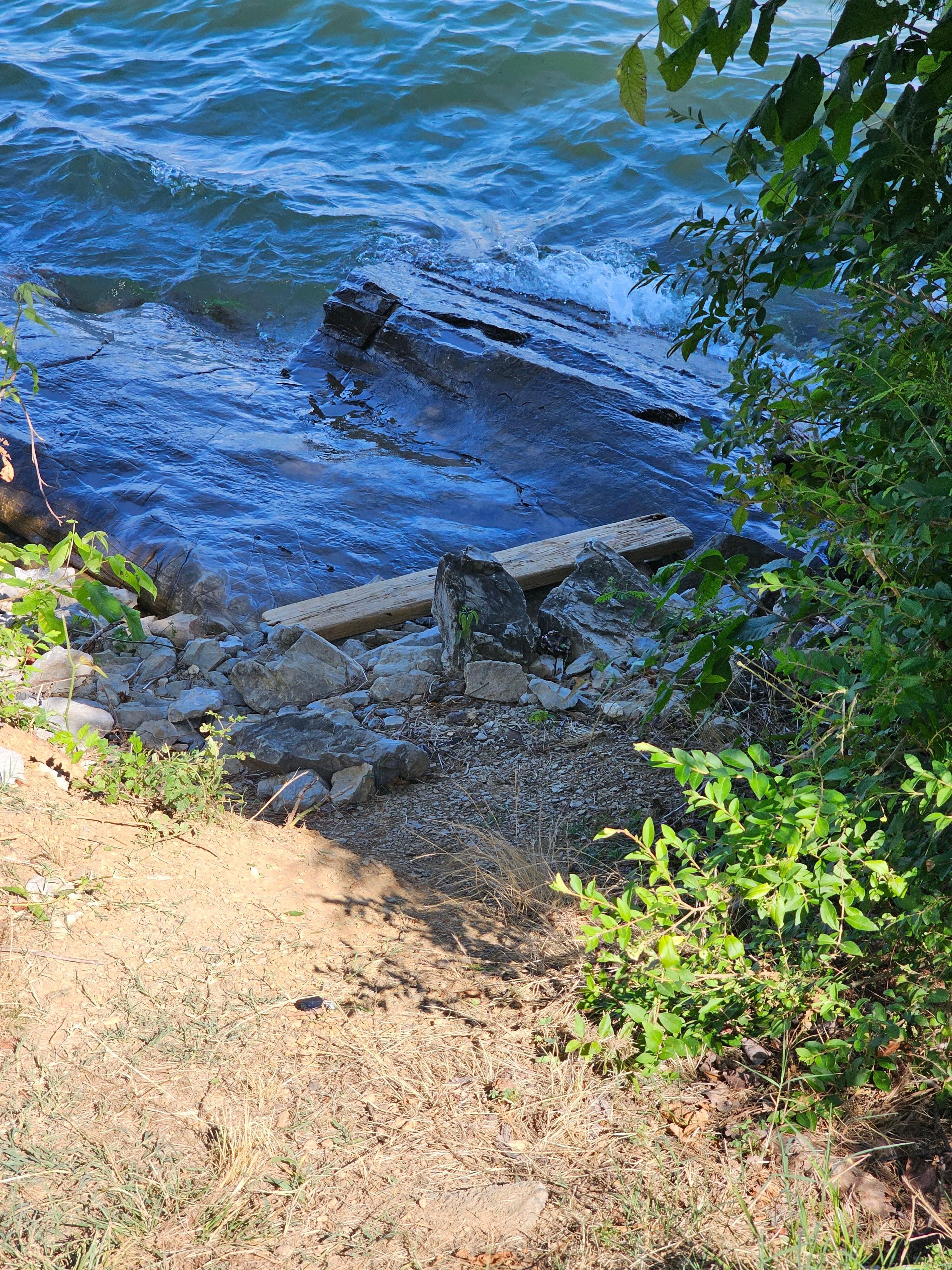O ky access to lake and we were told we had access spent $$$$ on kake toys ,couldn't use