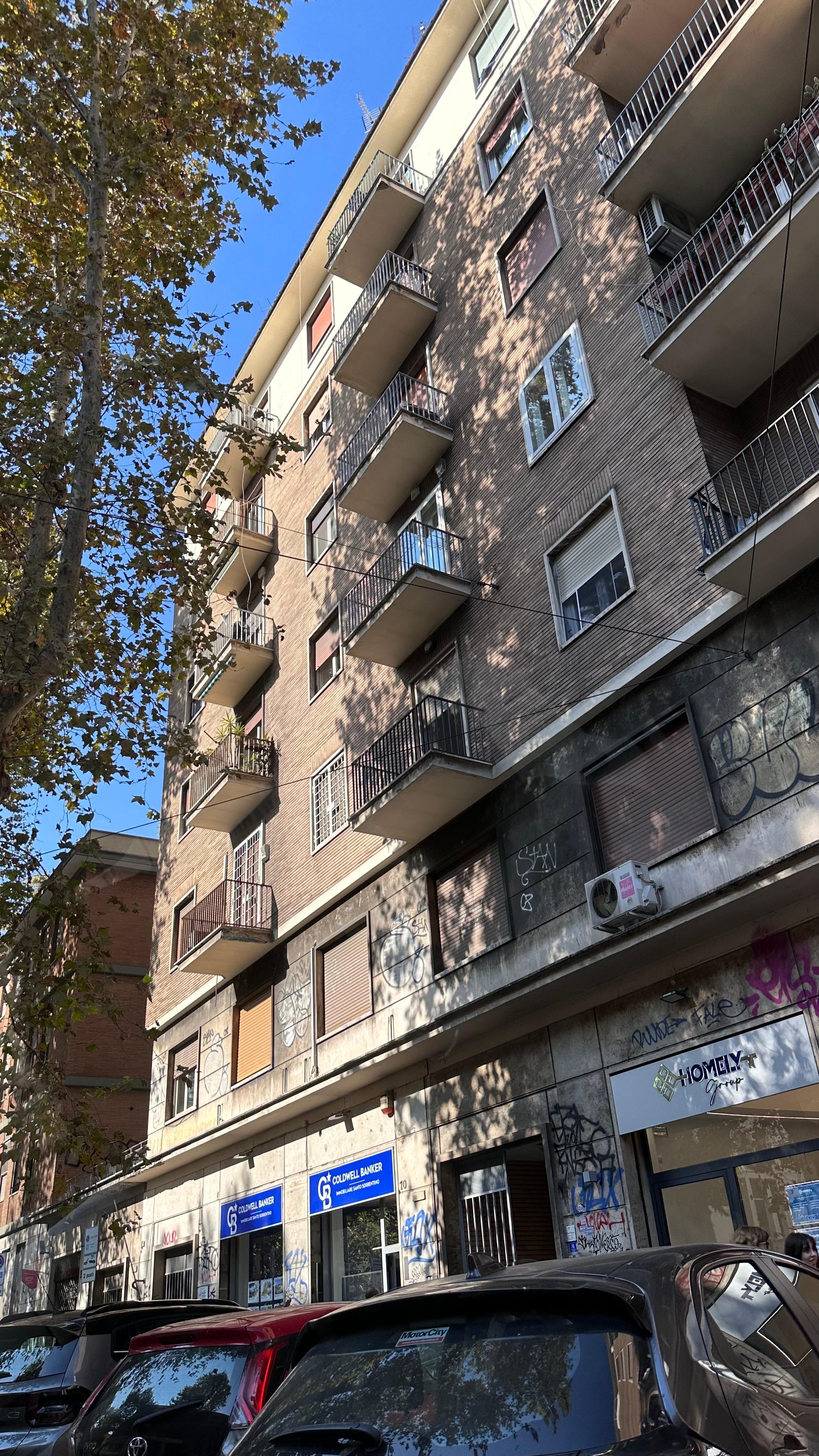 Top floor with a great balcony 