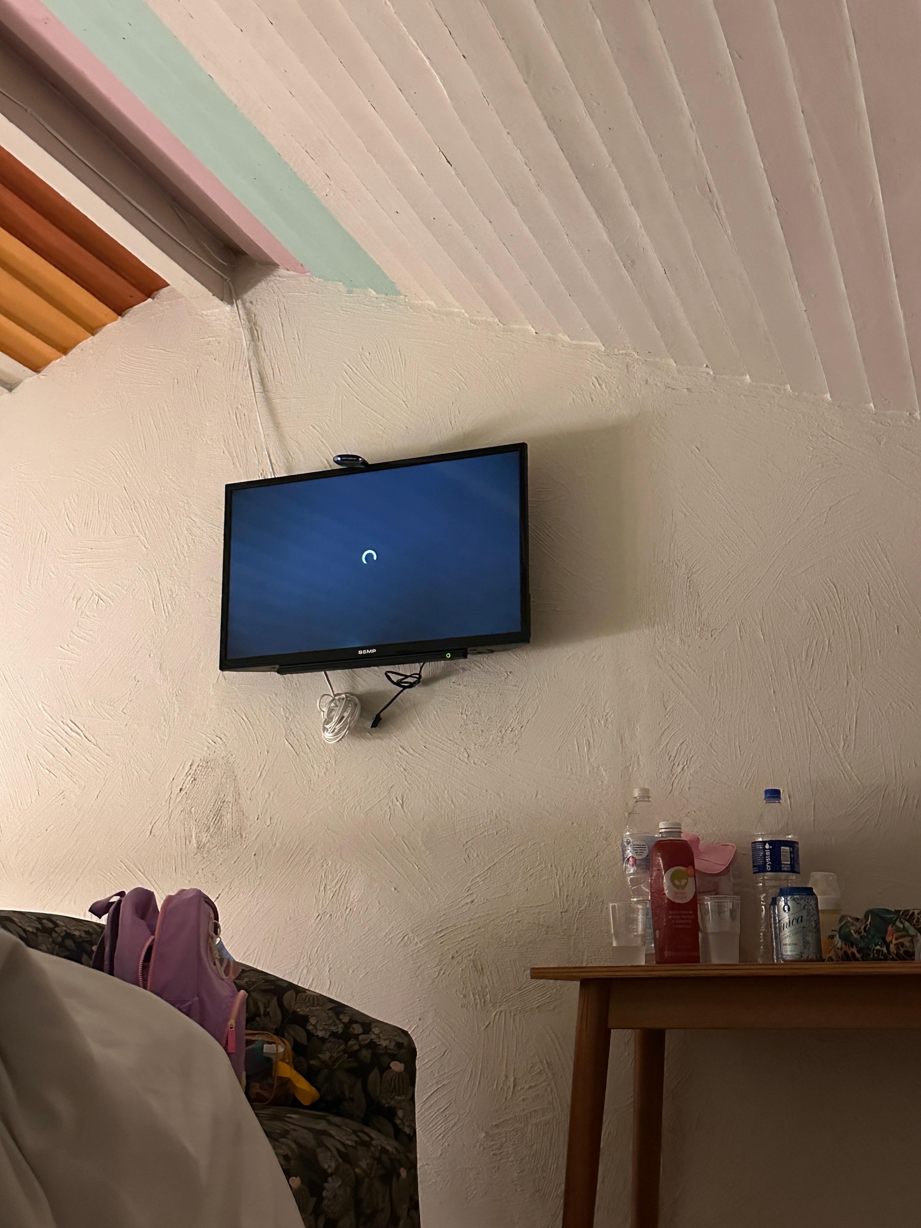 Infelizmente, a tv não funcionou nenhum dia. 