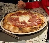 Une pizza