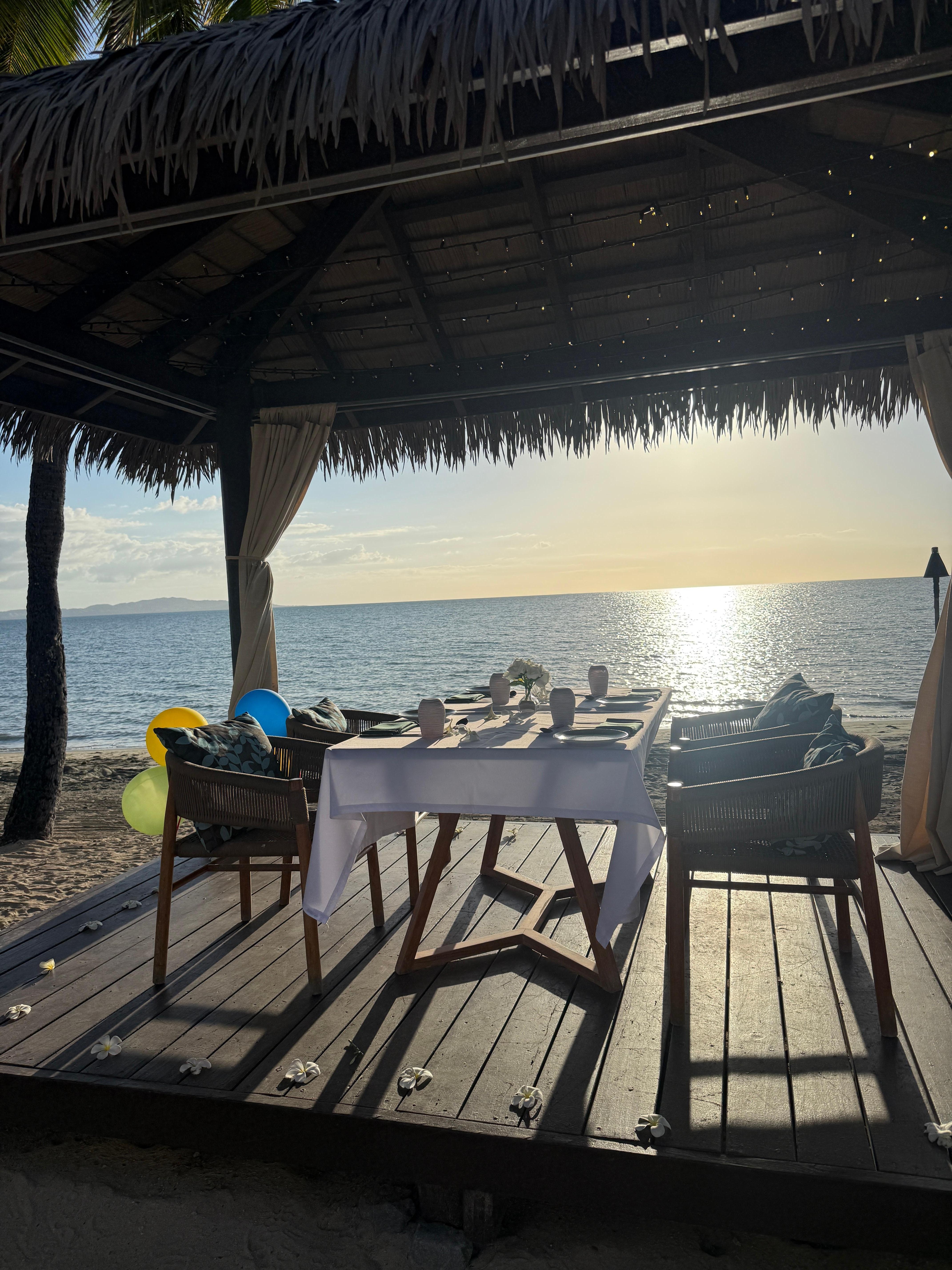 Taratu restaurant bar and view