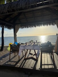 Taratu restaurant bar and view