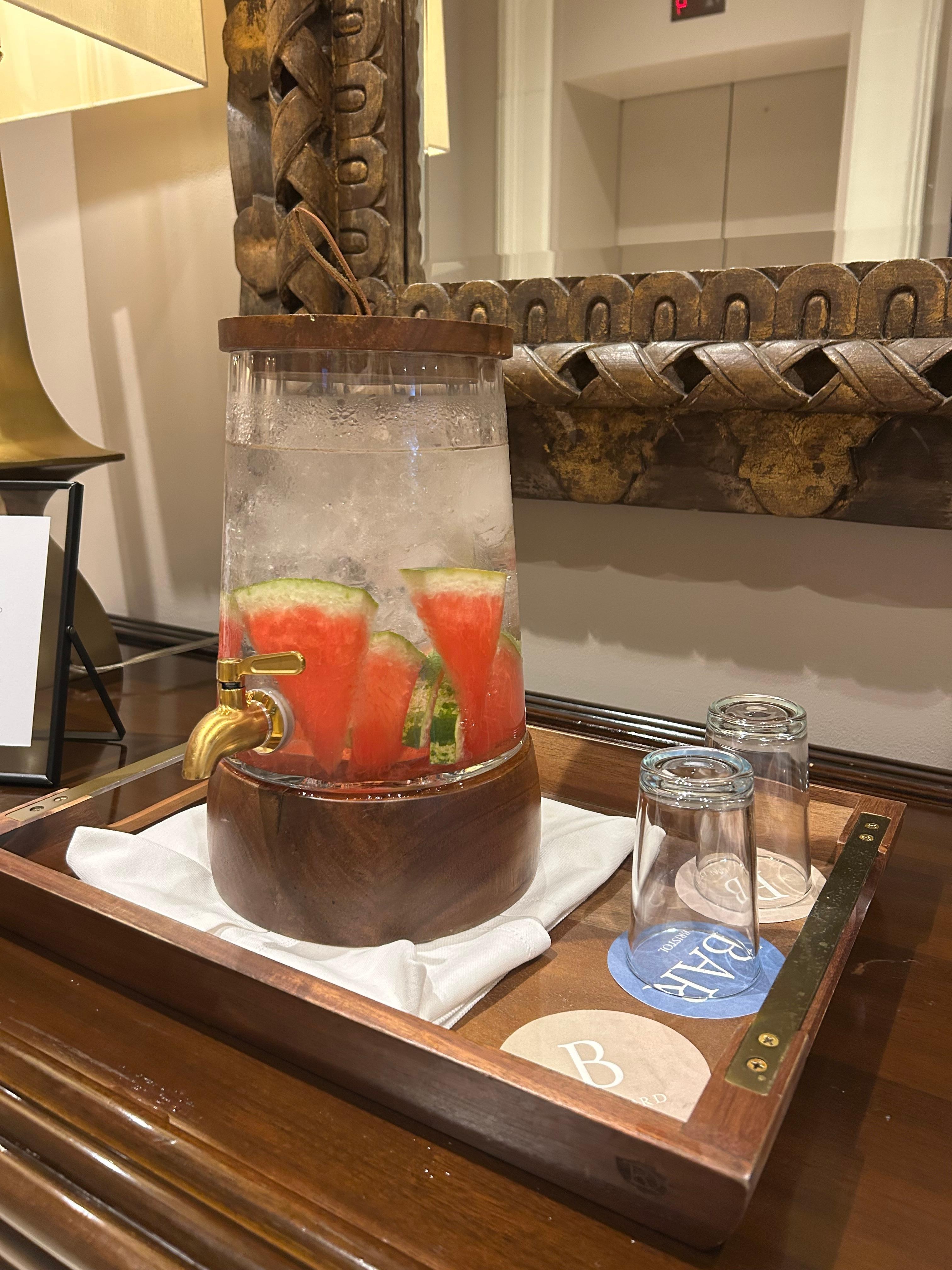 Refreshing water dispenser