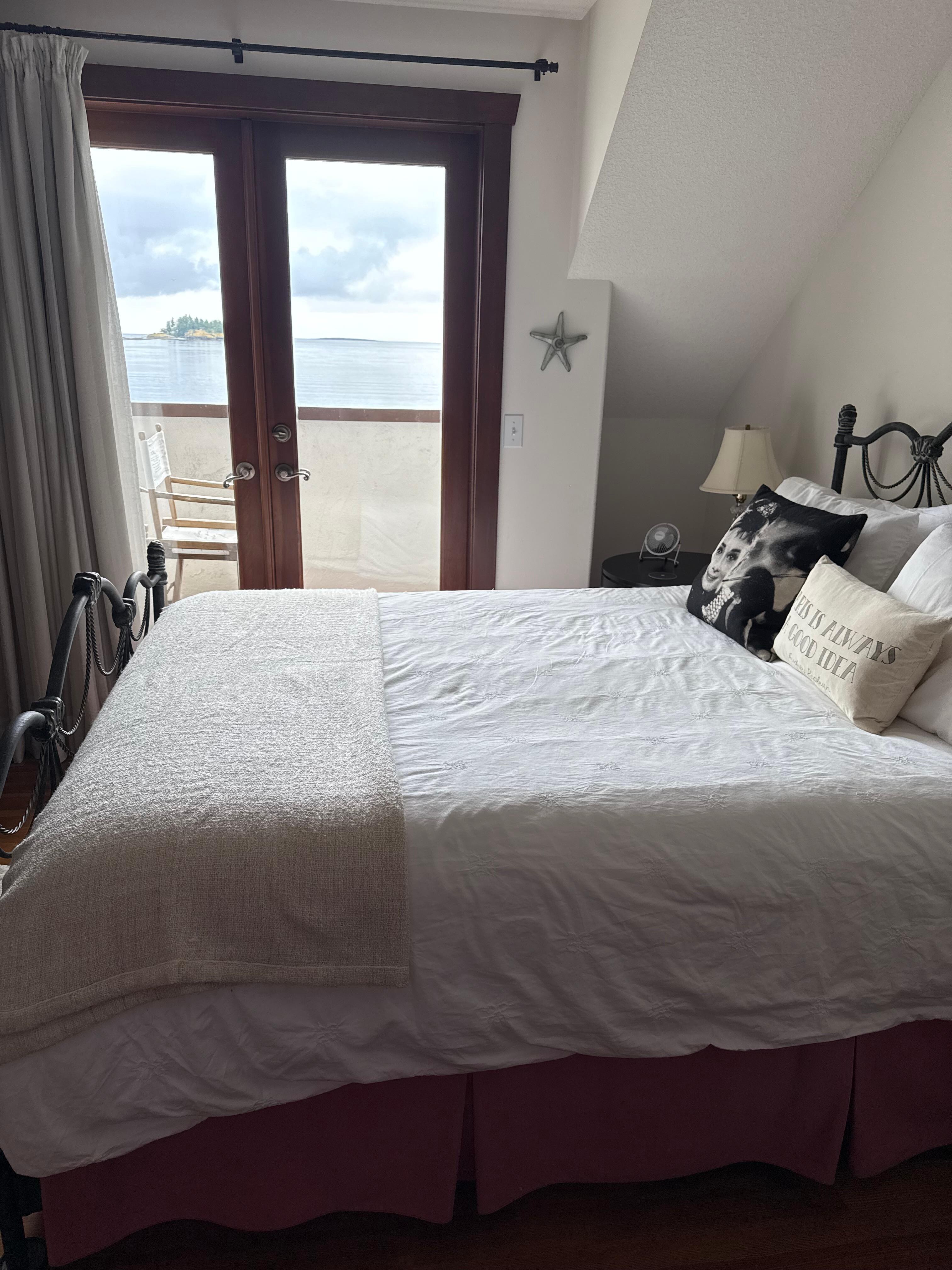 The small oceanfront bedroom 