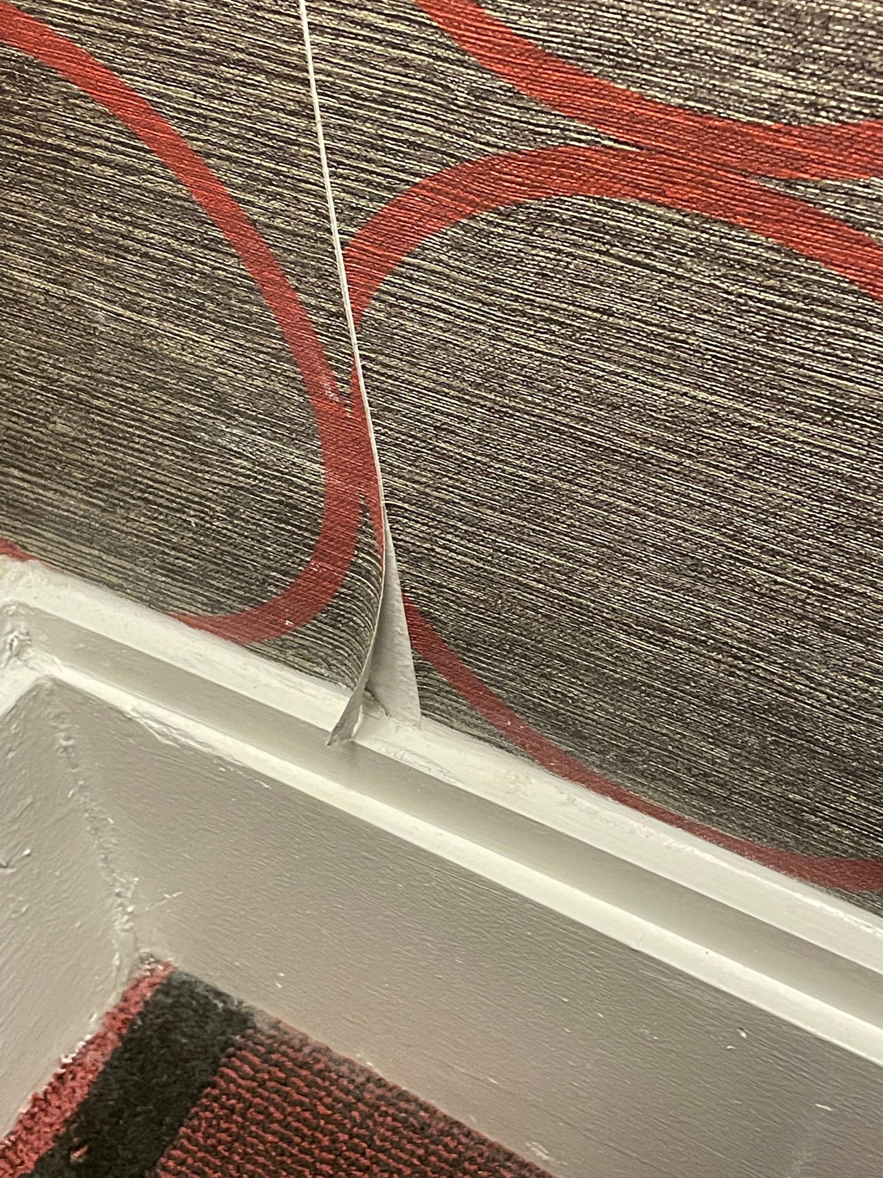 Peeling wallpaper 