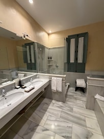 Spacious bathroom