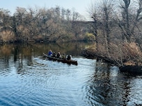 Nydelig turvei langs elven