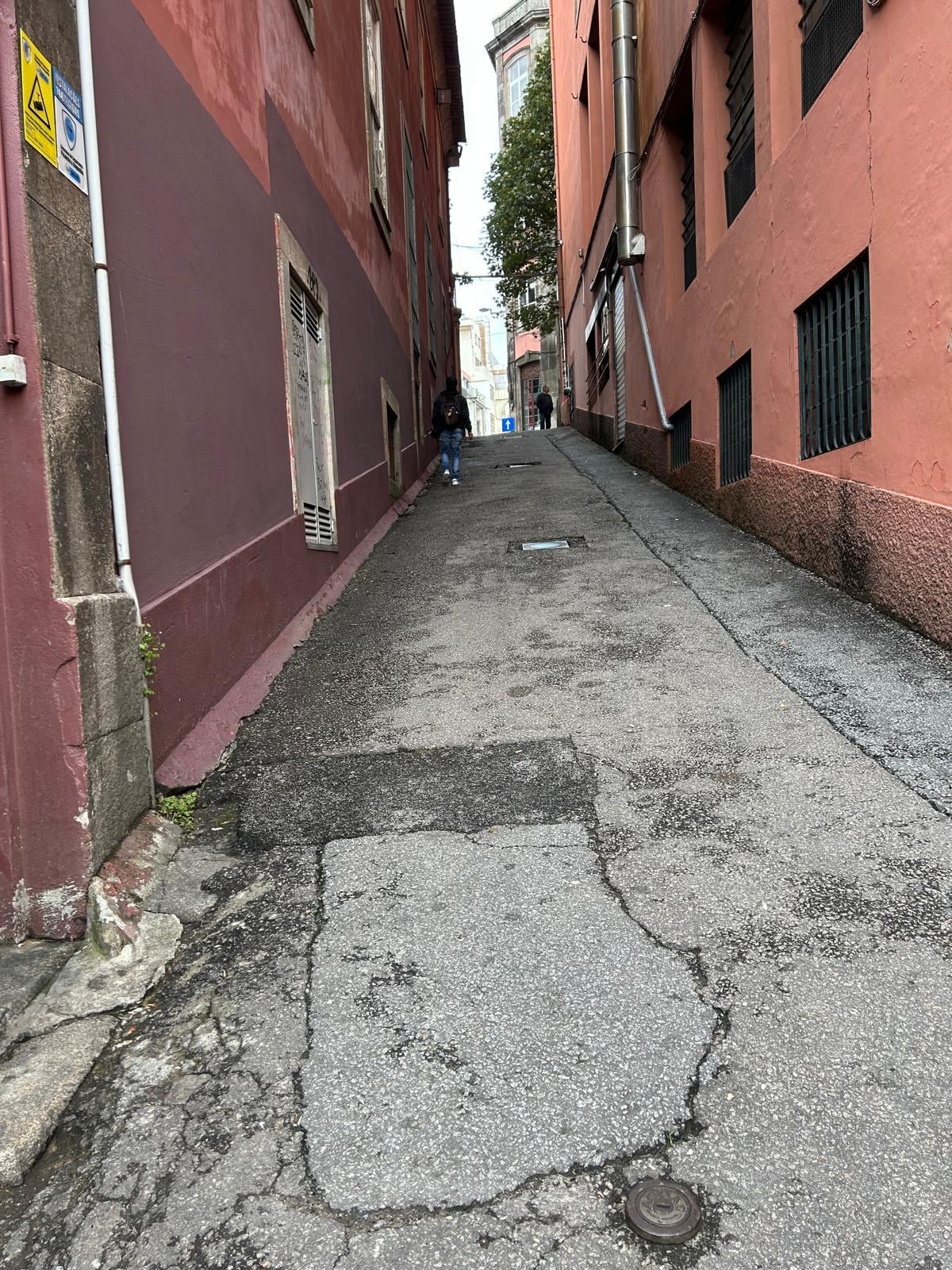 Il faut descendre cette ruelle à partir de l’adresse où nous pensions resider