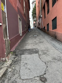 Il faut descendre cette ruelle à partir de l’adresse où nous pensions resider