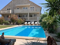 Pool and garden/breakfast area