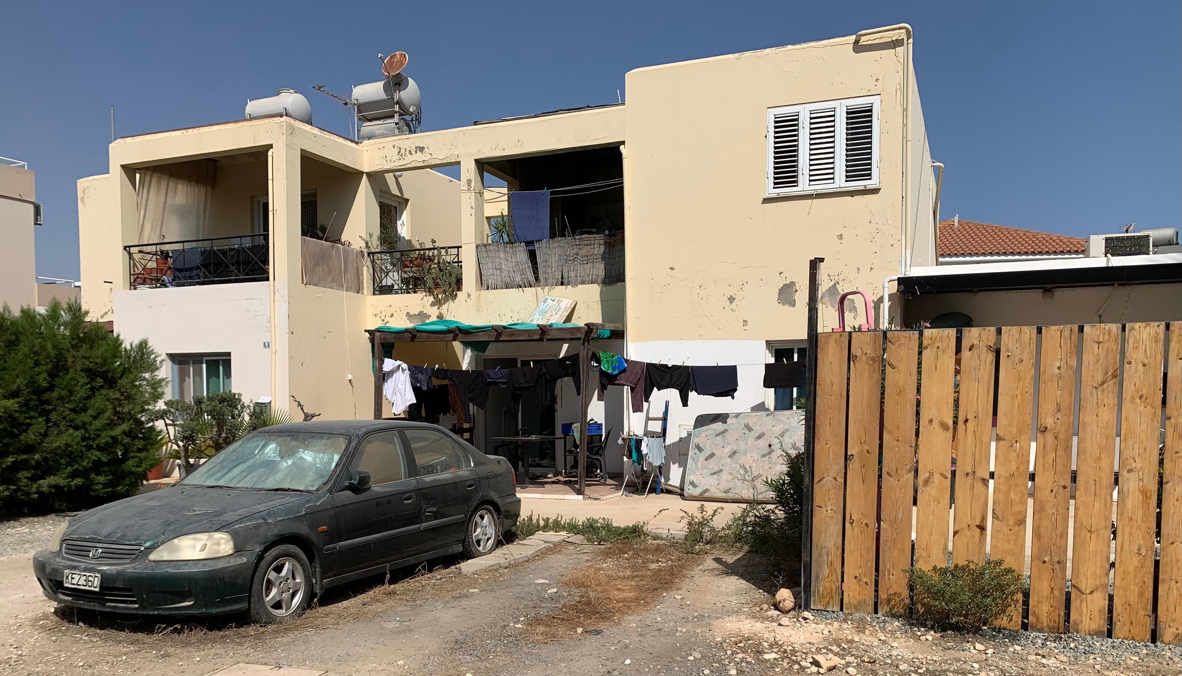 Villa was next to shabby houses and not what we expected. Neighbours had 3 dogs who kept barking at all times.