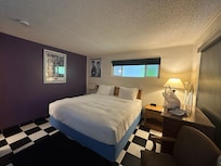 Nice, clean, AC worked âGREAT
â! Bed was comfortable and pillows too.