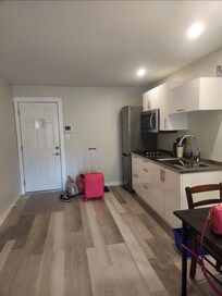 kitchen (no oven) but everything else you need!