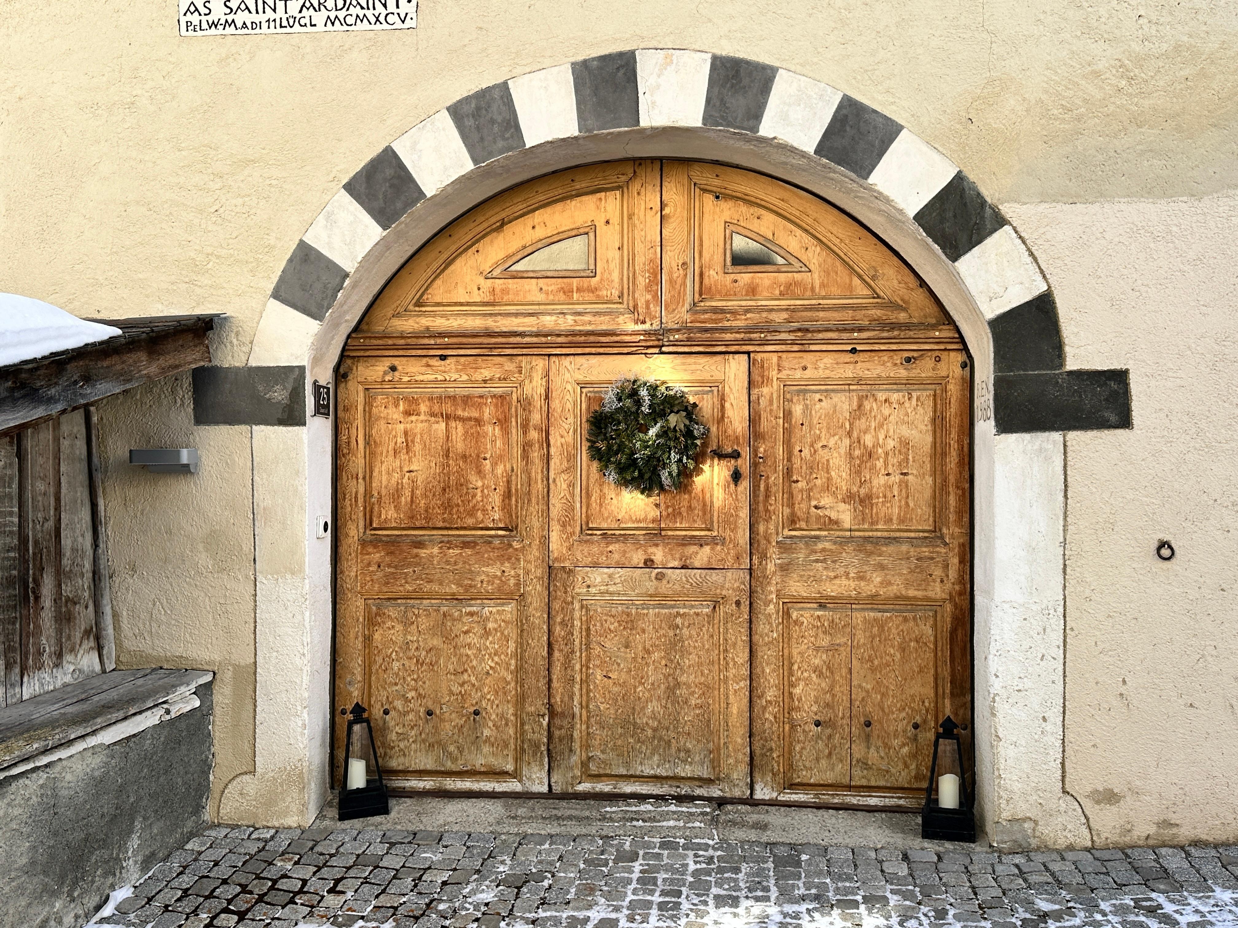 Gepflegte, alte Haustüre