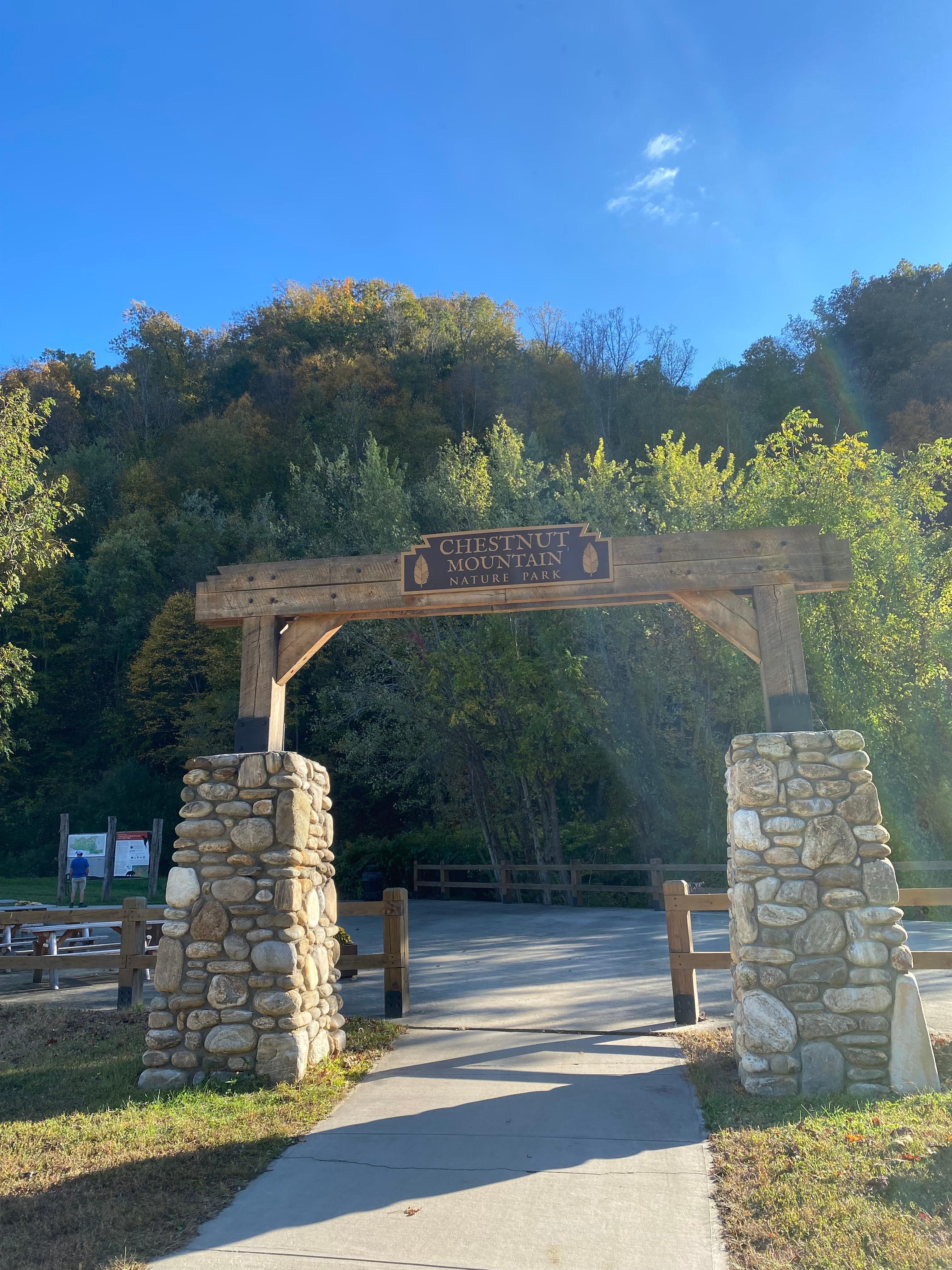 Hiking /mountain bike trail nearby!