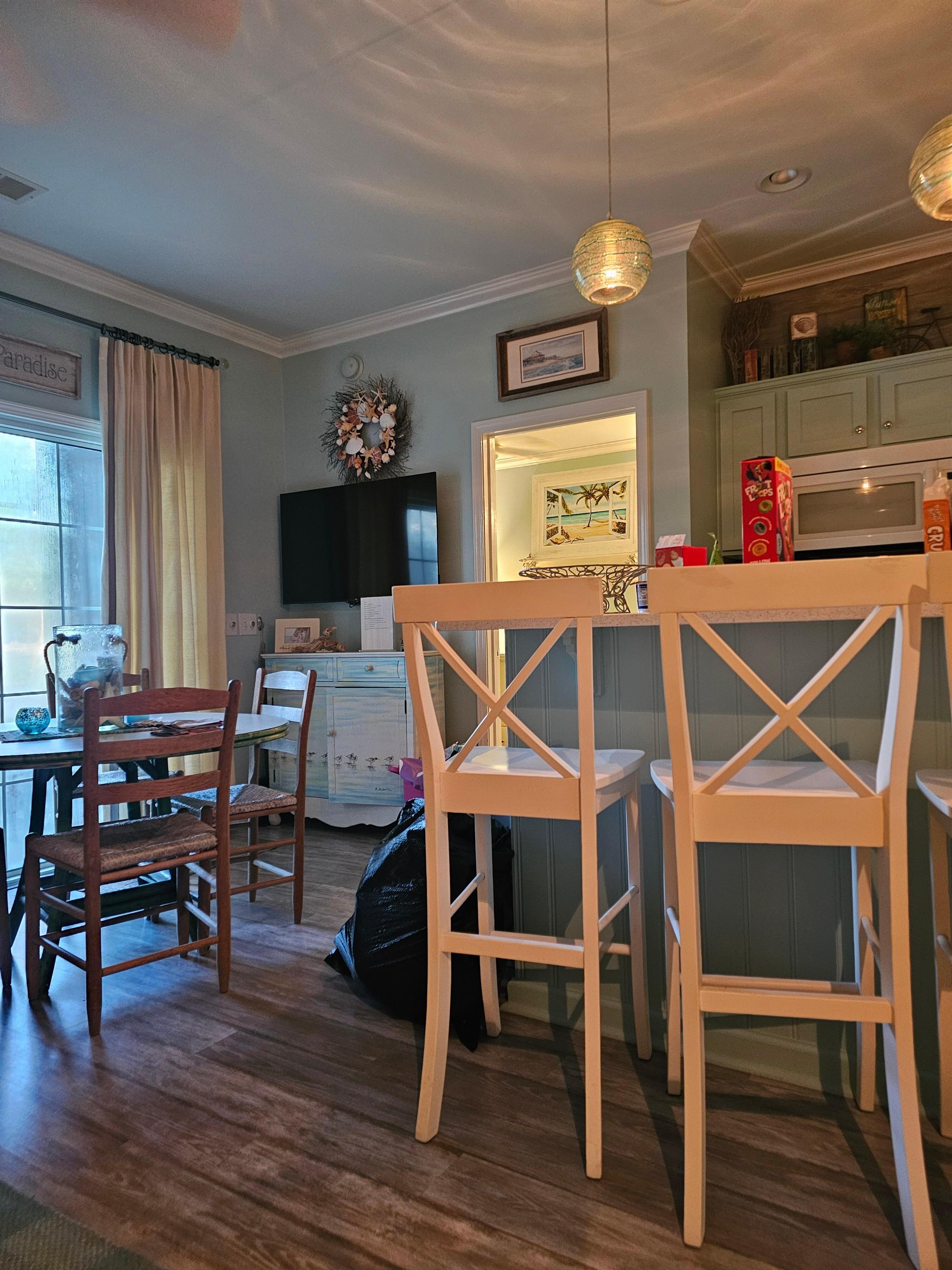 Kitchen /Dining Area ... so cute 
