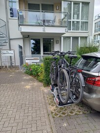 Parkplatz vor der Terrasse